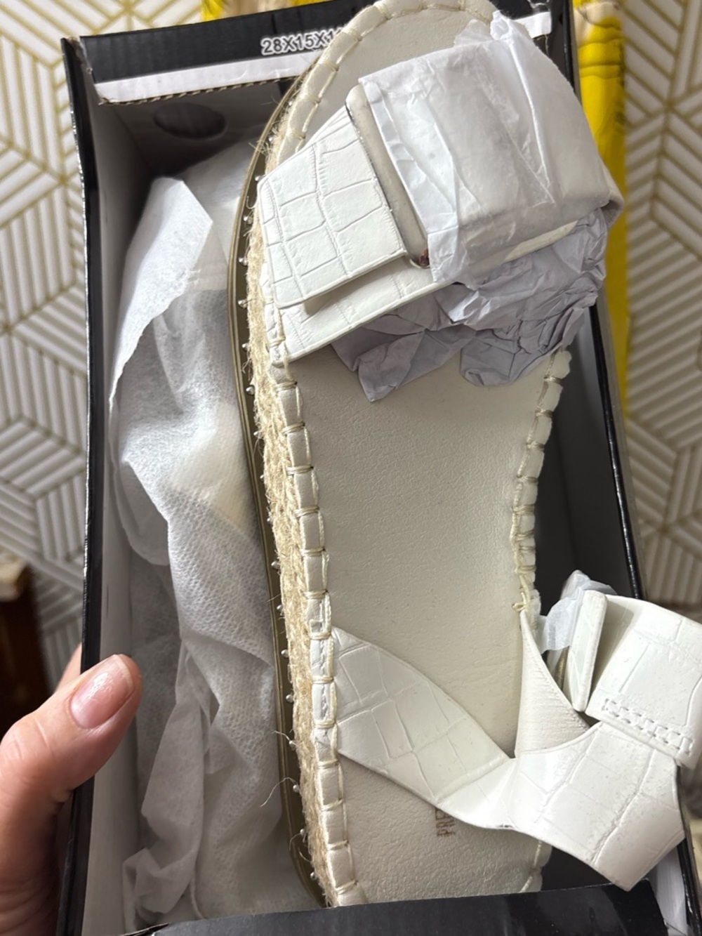 Women’s White Croc Buckle ankle strap platform Sandals size 7 - Picture 8 of 8